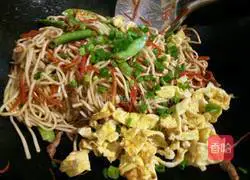Illustration of how to make colorful fried noodles 10