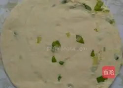 Illustration of how to make green onion pancake 8