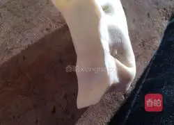 Illustration of how to make leek and pork dumplings 7