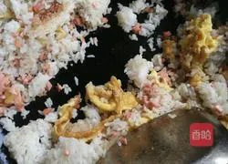 Illustration of how to make egg fried rice 8