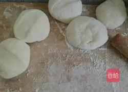 Illustration of how to make water chestnuts, shrimps and pork buns 10