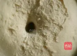 Illustration of how to make carp steamed buns 2