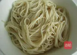 Illustration of how to make spicy noodles 1