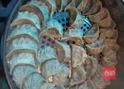 Illustrations of how to make homemade dumplings 10