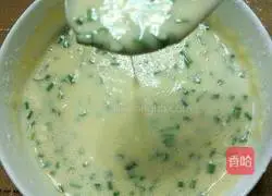 Illustration of how to make egg and green onion cake 11