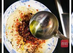 Illustration of how to make spicy noodles 7