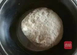 Illustration of making dough-baked sesame cakes (electric baking pan version) 1