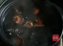 Illustration of how to make pork and mushroom dumplings 2