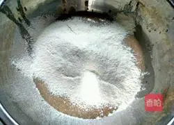 Illustration of how to make banana chocolate milk waffles 3