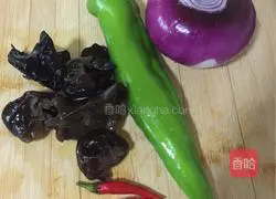 Illustration of how to make fried steamed buns with pepper and eggs 3