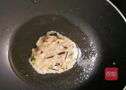 Illustration of how to make eggplant egg pancake 7