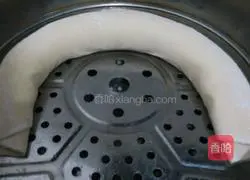 Illustration of how to make loquat paste steamed buns 4