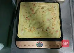 Illustration of how to make egg, sausage and scallion pancake 4