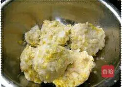 Illustration of how to make pickled cabbage dumplings 2