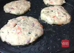 Illustration of how to make pastoral potato cake 9