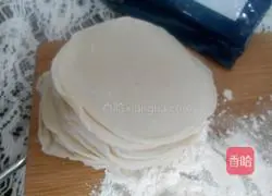 Illustration of how to make dumplings stuffed with pork and cabbage 9