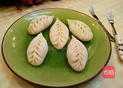 Illustration of how to wrap Liuye dumplings 23