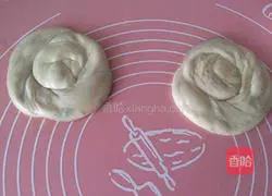 Illustration of how to make scallion pancake 13