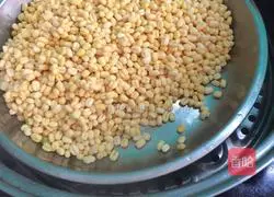 Illustration of how to make mung bean cake 1