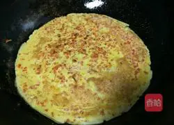Illustration of how to make carrot and egg pancakes 8