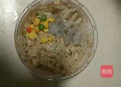 Illustration of how to make fresh meat and shrimp wontons 3