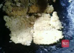 Illustration of how to make leftover rice and egg pancakes 4