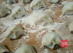 Illustration of how to make beef and cabbage dumplings 11
