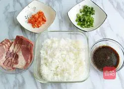 Illustration of how to make fried rice with bacon rolls 1