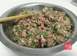  Illustration of how to make meat and three fresh dumplings 8