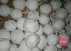 Illustration of how to make banana glutinous rice balls 3