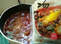 Illustration of how to make spicy crayfish flavored snail noodles 10