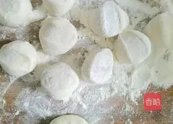 Illustration of how to make mutton and mushroom stuffed buns 4