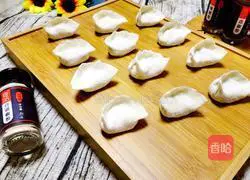 Chives Illustration of how to make egg stuffed dumplings 8