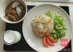 Illustration of how to make scallion fried rice 9