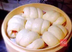 Illustration of one-time fermentation method for steamed buns and steamed buns 8