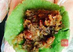 Illustration of how to make steamed buns with cabbage stuffed with bean paste 4