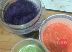 Illustration of how to make rainbow noodles 1