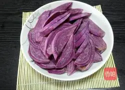 Illustration of how to make pan-fried purple potato cakes 1
