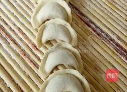 Illustration of how to make handmade dumplings 15