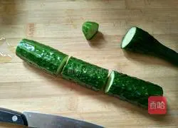 Illustration of how pandas eat bamboo fried rice 2