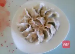 Illustration of how to make pork and fennel stuffed dumplings 18