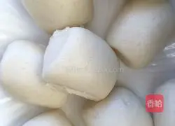 Illustration of how to make gold and silver condensed milk steamed buns 3