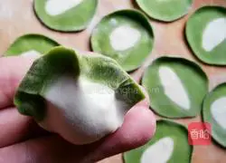 Illustration of how to make cabbage (Baicai) dumplings 18