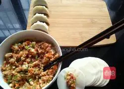Illustration of how to make five-color stuffed dumplings 5