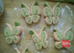 Illustration of how to make butterfly steamed buns 12