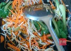 Illustration of how to make fried noodles 6