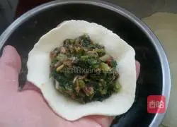 Illustration of making large steamed buns with mustard stuffing in snow 8