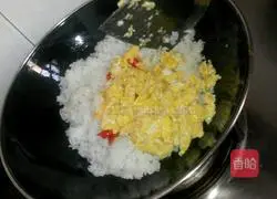 Super Spicy Garlic Egg Fried Rice Recipe Illustration 7