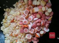 Illustration of how to make fried rice with assorted meatballs 7