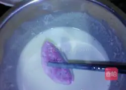 Illustration of how to make dragon fruit fried rice 3